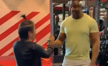 Video: Zhang Weili wows Francis Ngannou by hoisting him over her shoulder